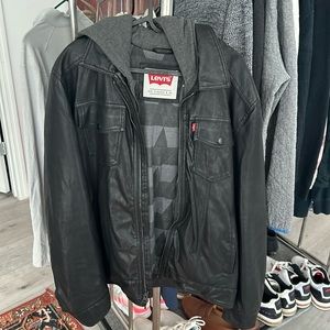 Levi’s Faux Leather Hooded Zippered Black Trucker Jacket Men’s Size Large